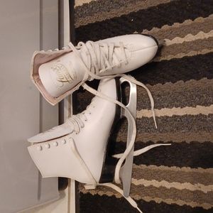 Figure Skates size 4.